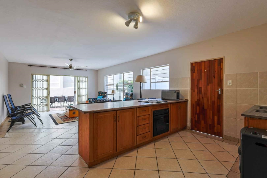 5 Bedroom Property for Sale in Faerie Glen Gauteng