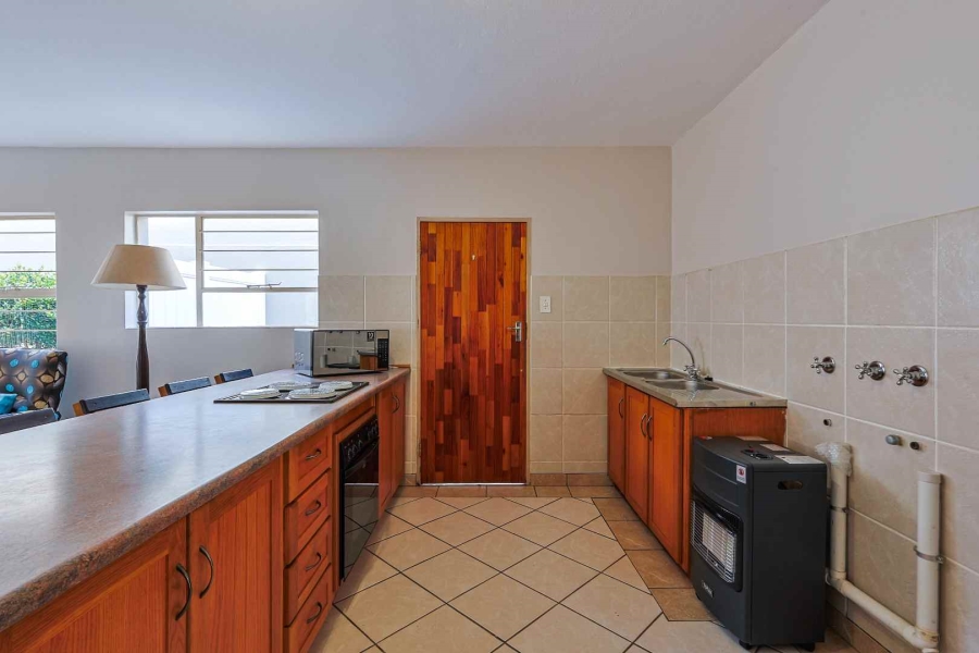 5 Bedroom Property for Sale in Faerie Glen Gauteng