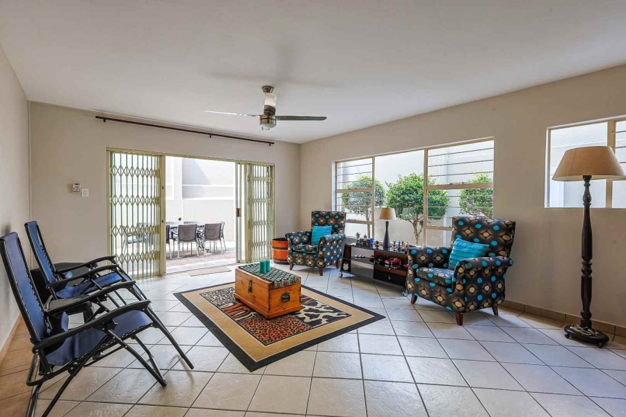 5 Bedroom Property for Sale in Faerie Glen Gauteng