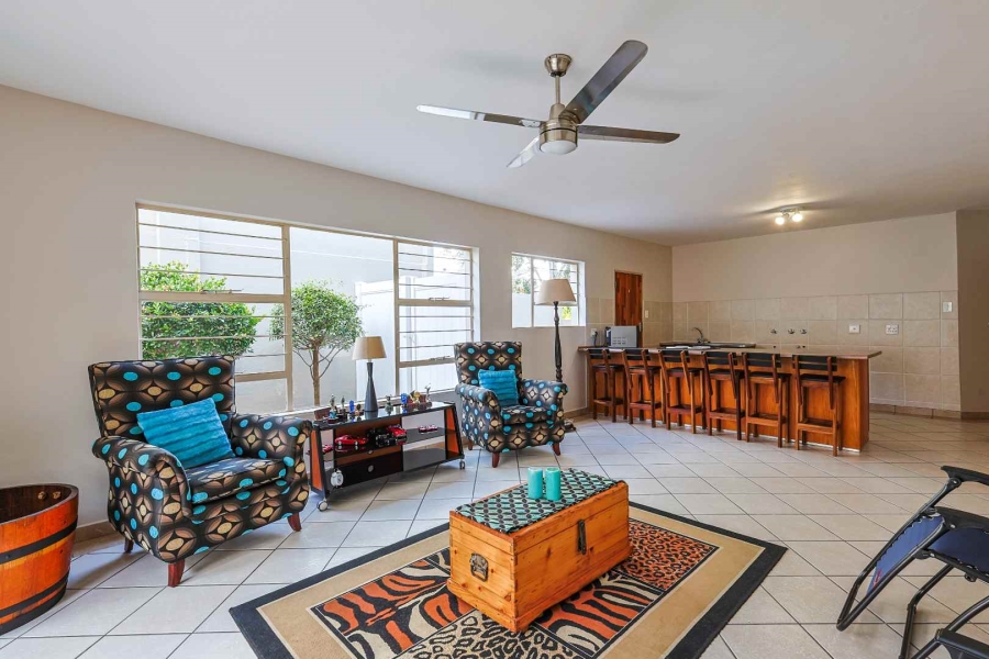 5 Bedroom Property for Sale in Faerie Glen Gauteng