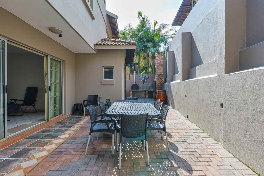 5 Bedroom Property for Sale in Faerie Glen Gauteng