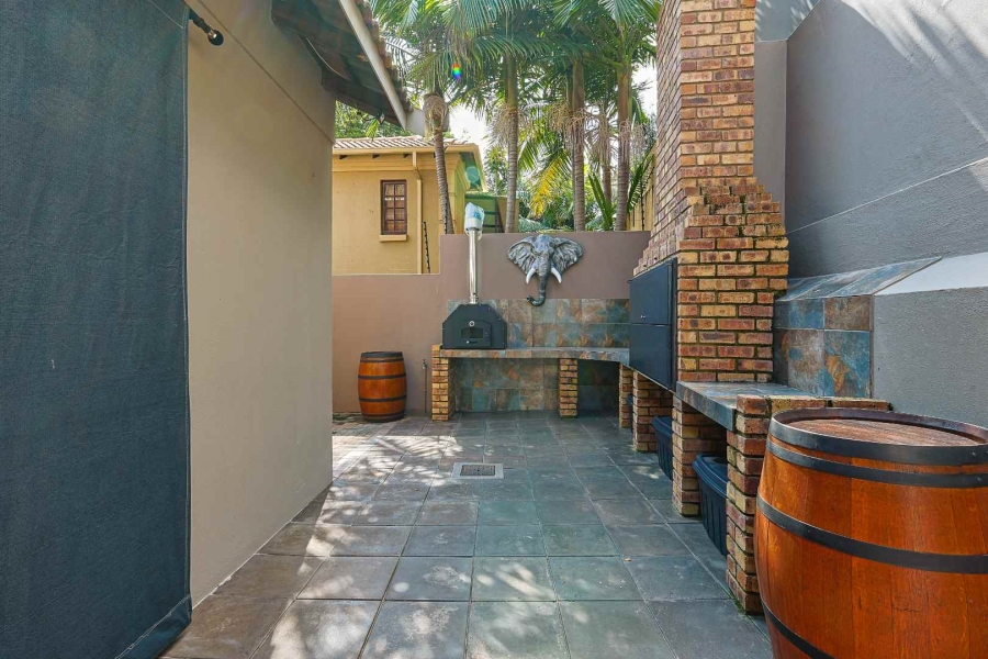 5 Bedroom Property for Sale in Faerie Glen Gauteng