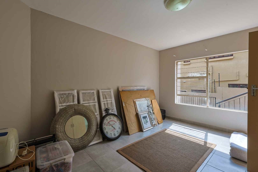 5 Bedroom Property for Sale in Faerie Glen Gauteng