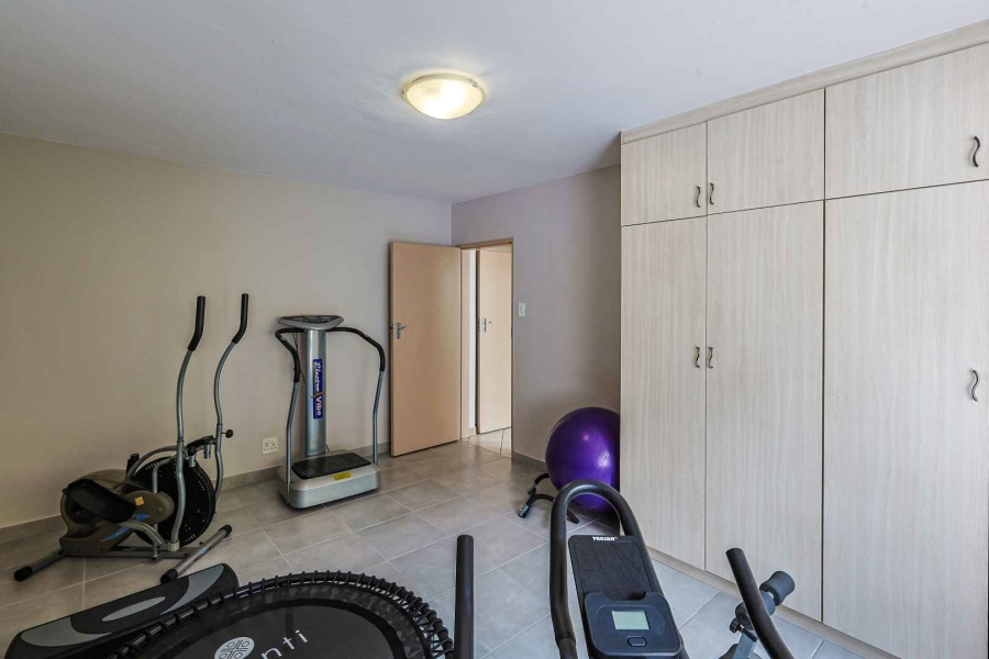 5 Bedroom Property for Sale in Faerie Glen Gauteng