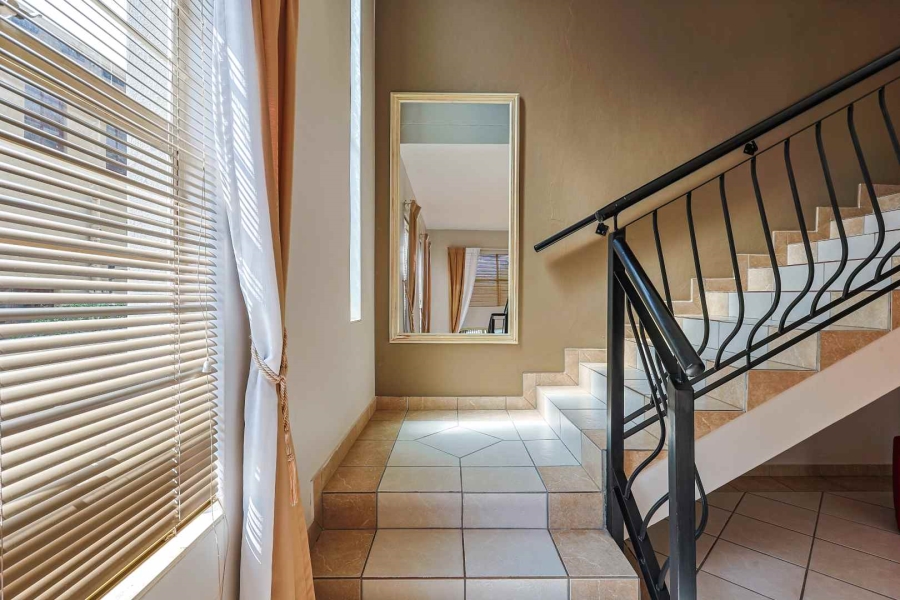 5 Bedroom Property for Sale in Faerie Glen Gauteng