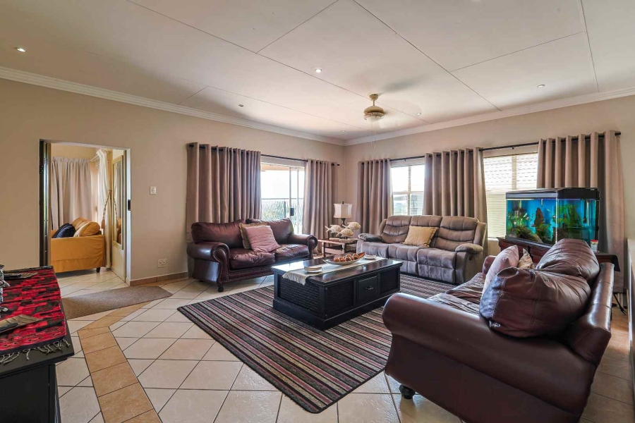 5 Bedroom Property for Sale in Faerie Glen Gauteng