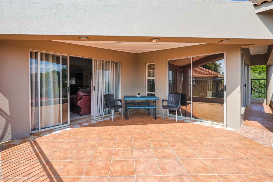 5 Bedroom Property for Sale in Faerie Glen Gauteng