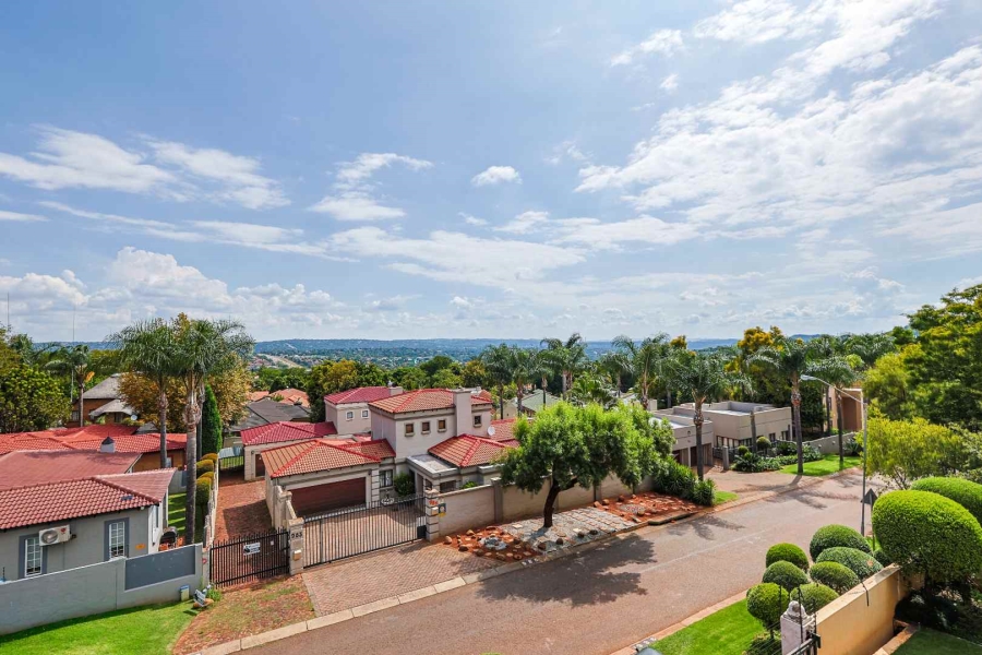 5 Bedroom Property for Sale in Faerie Glen Gauteng