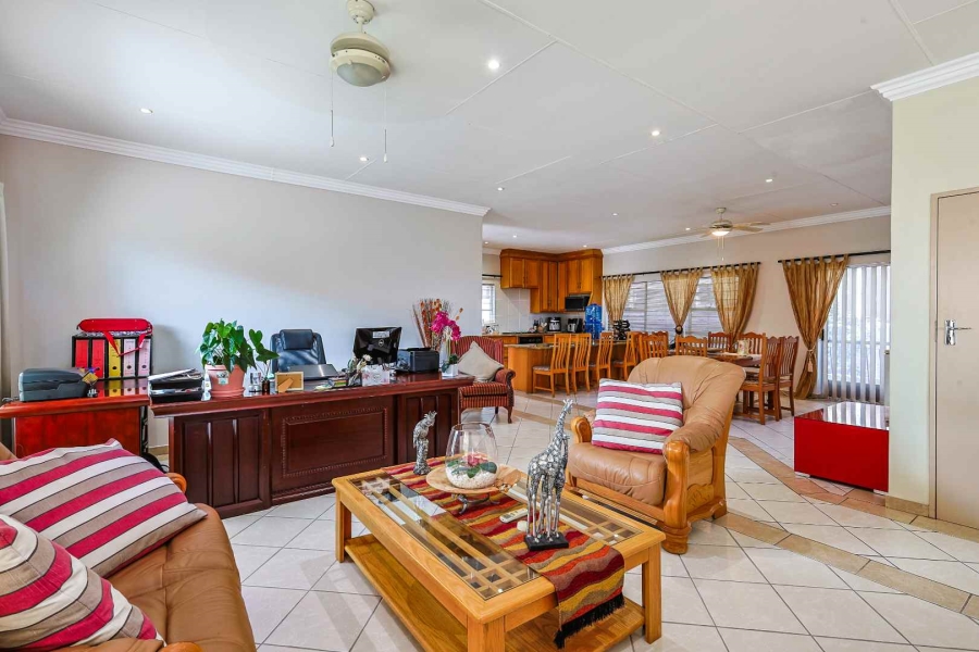 5 Bedroom Property for Sale in Faerie Glen Gauteng