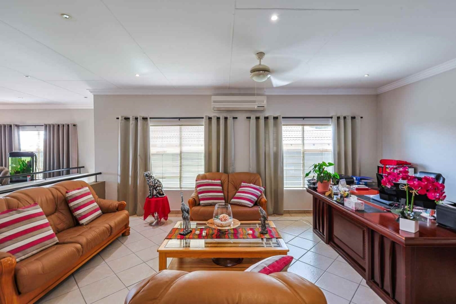 5 Bedroom Property for Sale in Faerie Glen Gauteng