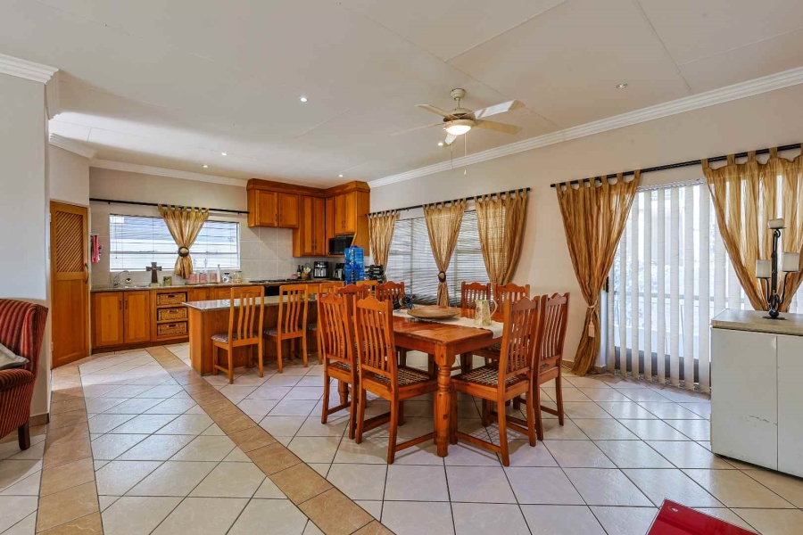 5 Bedroom Property for Sale in Faerie Glen Gauteng