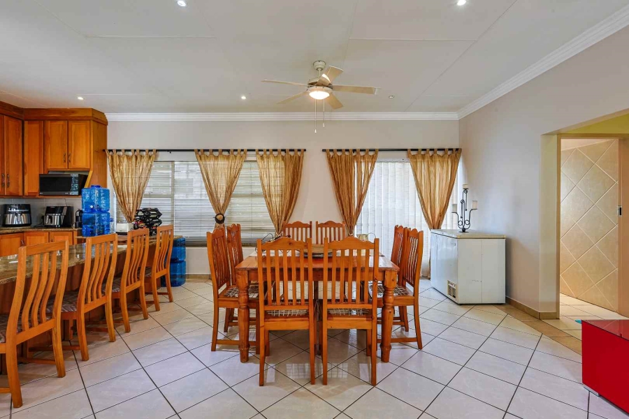 5 Bedroom Property for Sale in Faerie Glen Gauteng