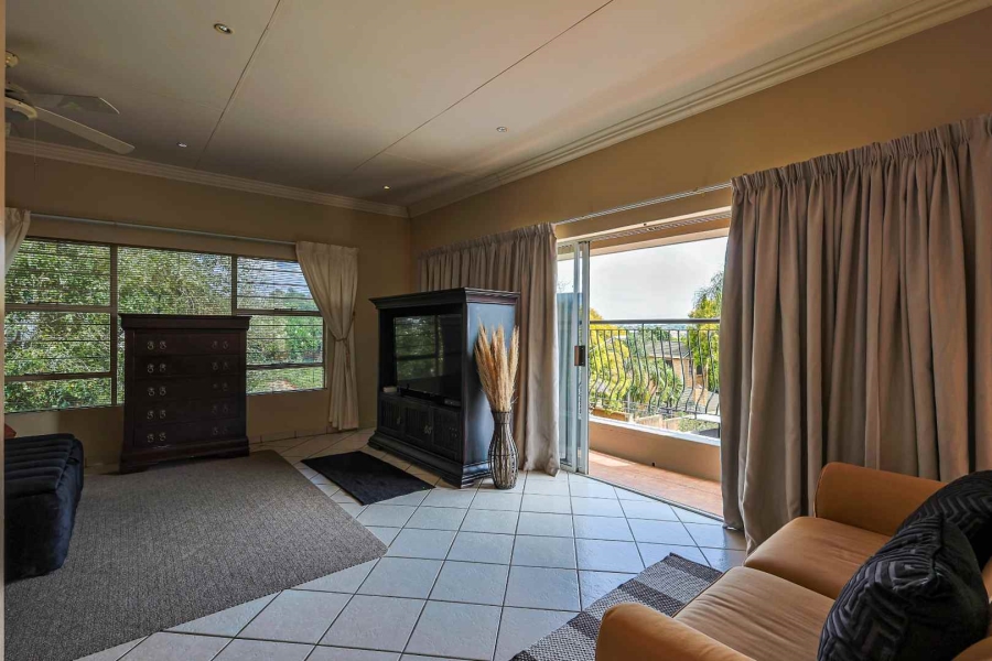 5 Bedroom Property for Sale in Faerie Glen Gauteng