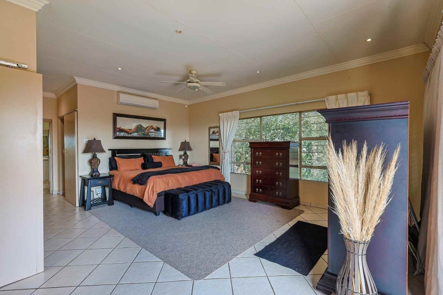 5 Bedroom Property for Sale in Faerie Glen Gauteng