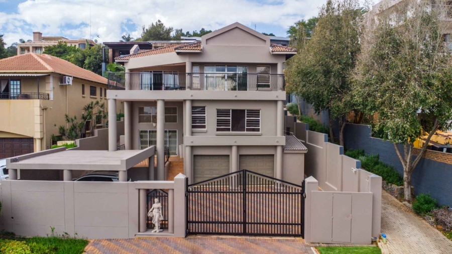 5 Bedroom Property for Sale in Faerie Glen Gauteng