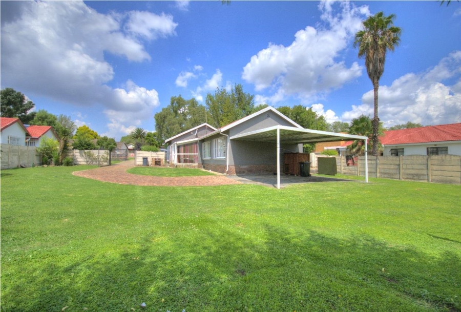 3 Bedroom Property for Sale in Brackendowns Gauteng