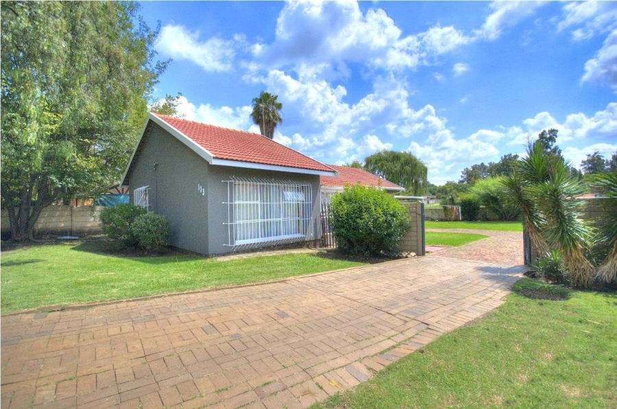 3 Bedroom Property for Sale in Brackendowns Gauteng