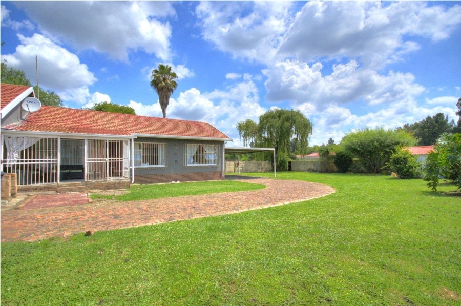 3 Bedroom Property for Sale in Brackendowns Gauteng