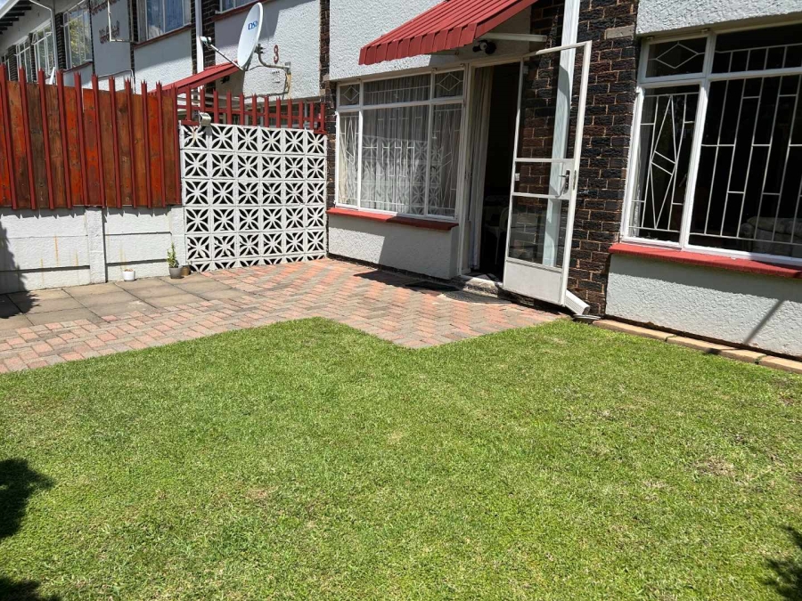 2 Bedroom Property for Sale in Farrarmere Gauteng
