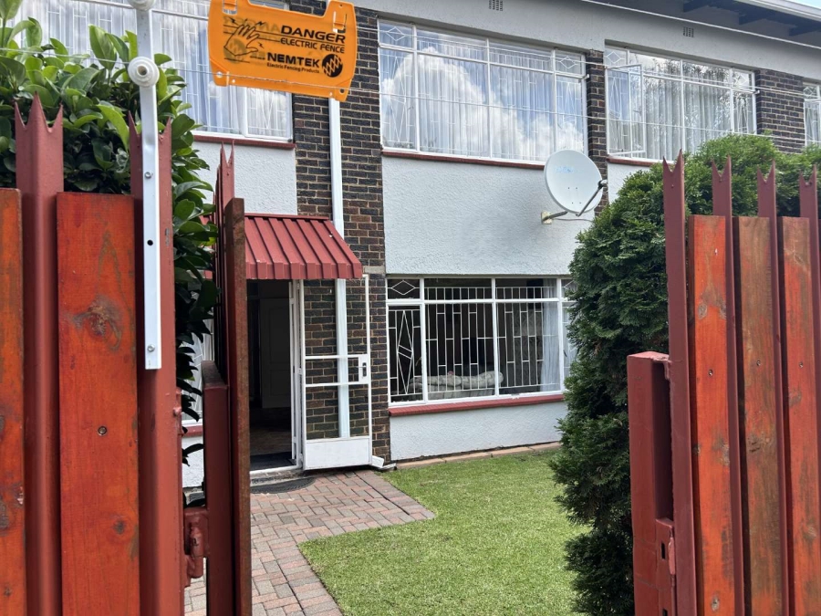 2 Bedroom Property for Sale in Farrarmere Gauteng