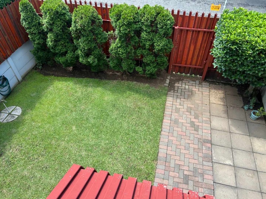 2 Bedroom Property for Sale in Farrarmere Gauteng
