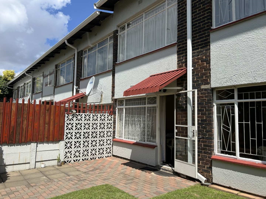2 Bedroom Property for Sale in Farrarmere Gauteng