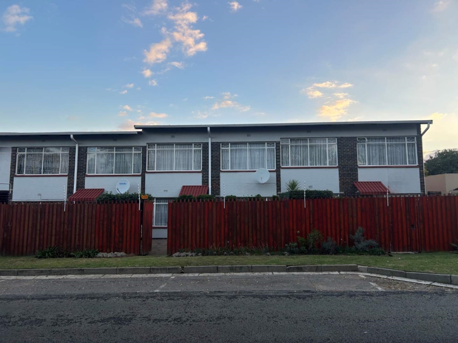 2 Bedroom Property for Sale in Farrarmere Gauteng