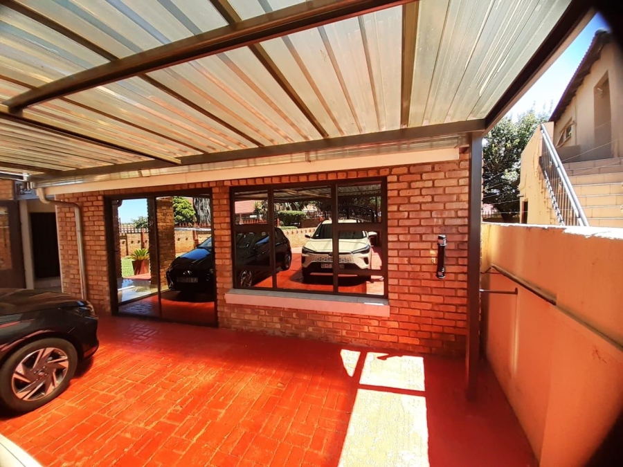 3 Bedroom Property for Sale in Klippoortje Gauteng