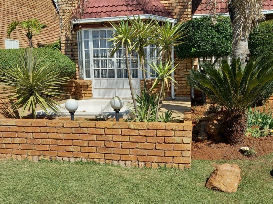 3 Bedroom Property for Sale in Klippoortje Gauteng