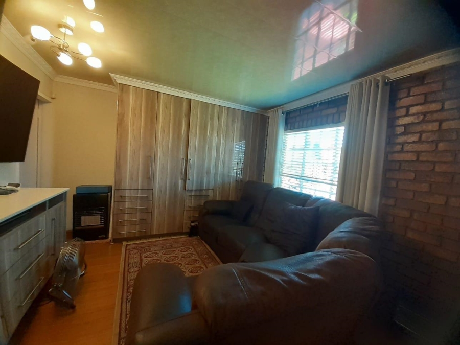 3 Bedroom Property for Sale in Klippoortje Gauteng