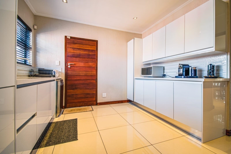 6 Bedroom Property for Sale in Terenure Gauteng