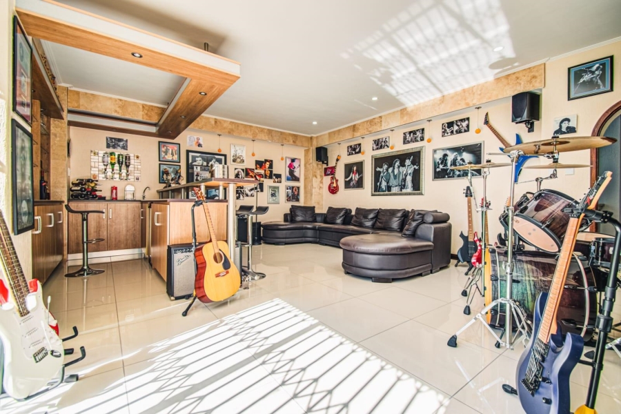 6 Bedroom Property for Sale in Terenure Gauteng