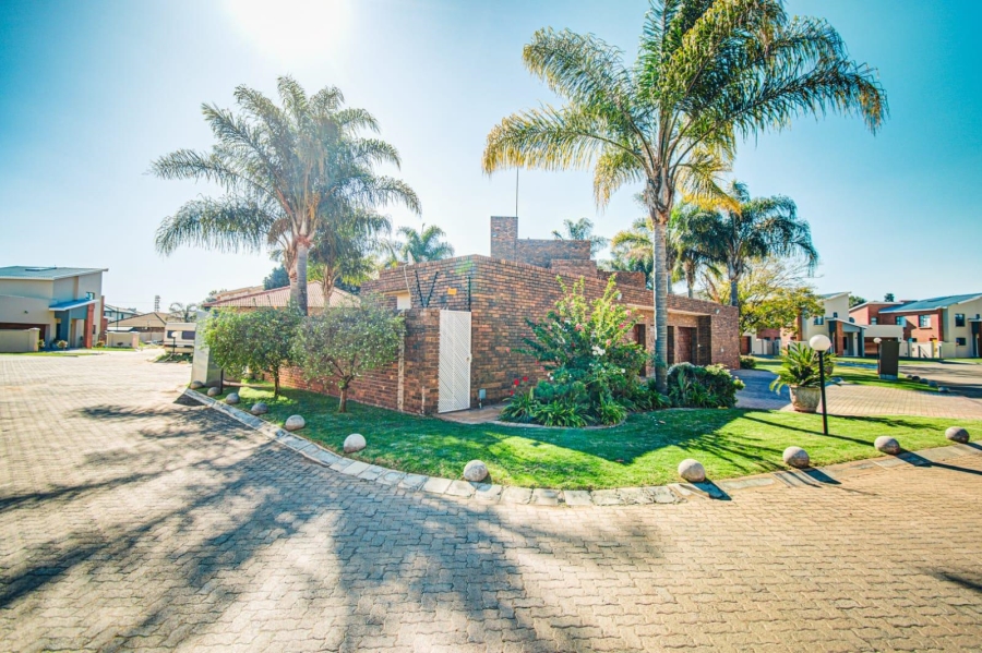 6 Bedroom Property for Sale in Terenure Gauteng