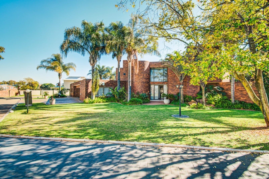 6 Bedroom Property for Sale in Terenure Gauteng