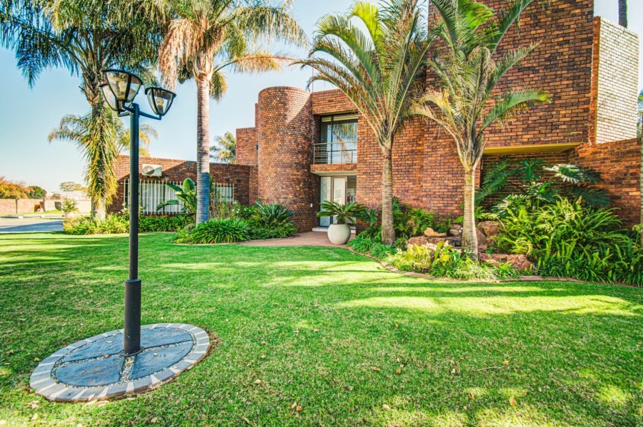 6 Bedroom Property for Sale in Terenure Gauteng