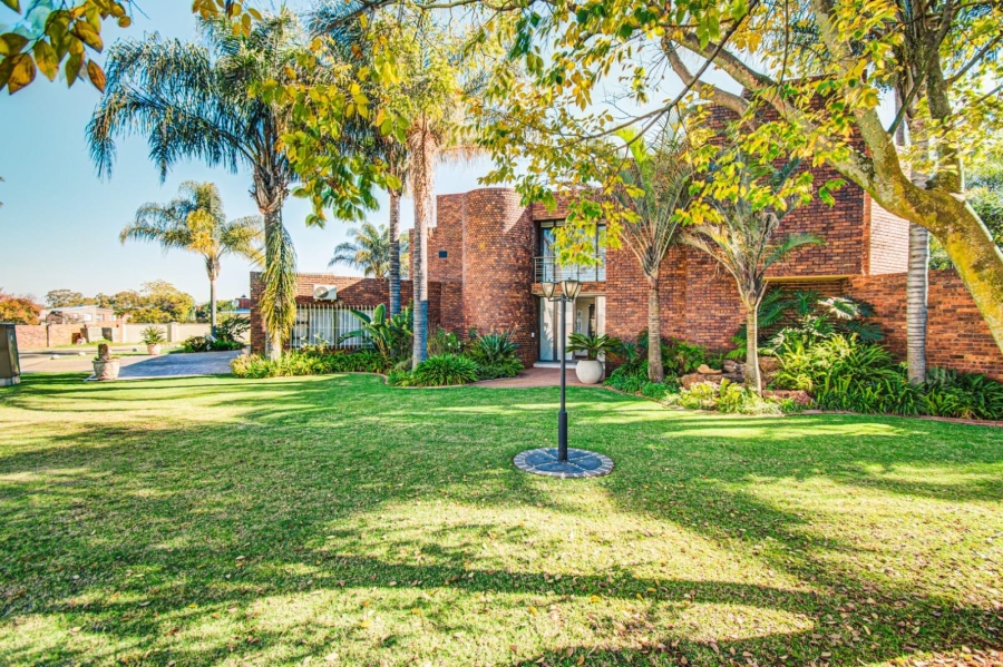 6 Bedroom Property for Sale in Terenure Gauteng