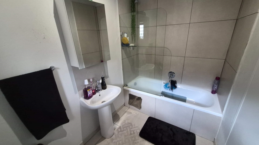 1 Bedroom Property for Sale in Rembrandt Park Gauteng