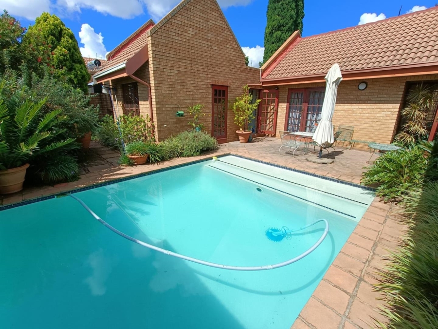 4 Bedroom Property for Sale in Clubview Gauteng
