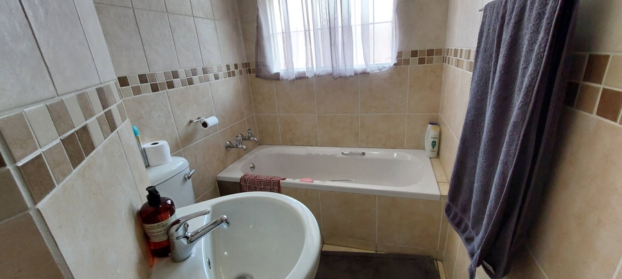2 Bedroom Property for Sale in New Redruth Gauteng