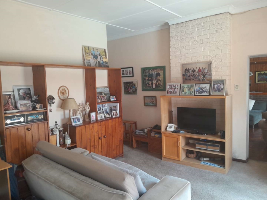 4 Bedroom Property for Sale in Linmeyer Gauteng