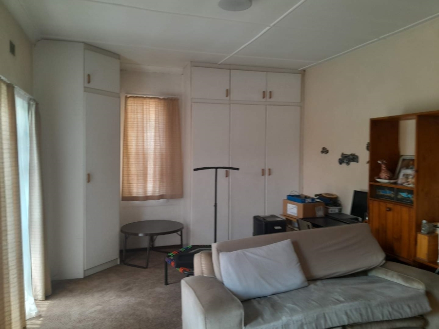 4 Bedroom Property for Sale in Linmeyer Gauteng