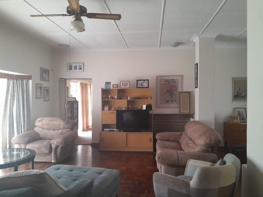 4 Bedroom Property for Sale in Linmeyer Gauteng