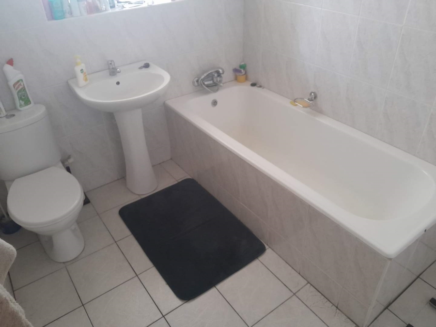 4 Bedroom Property for Sale in Linmeyer Gauteng