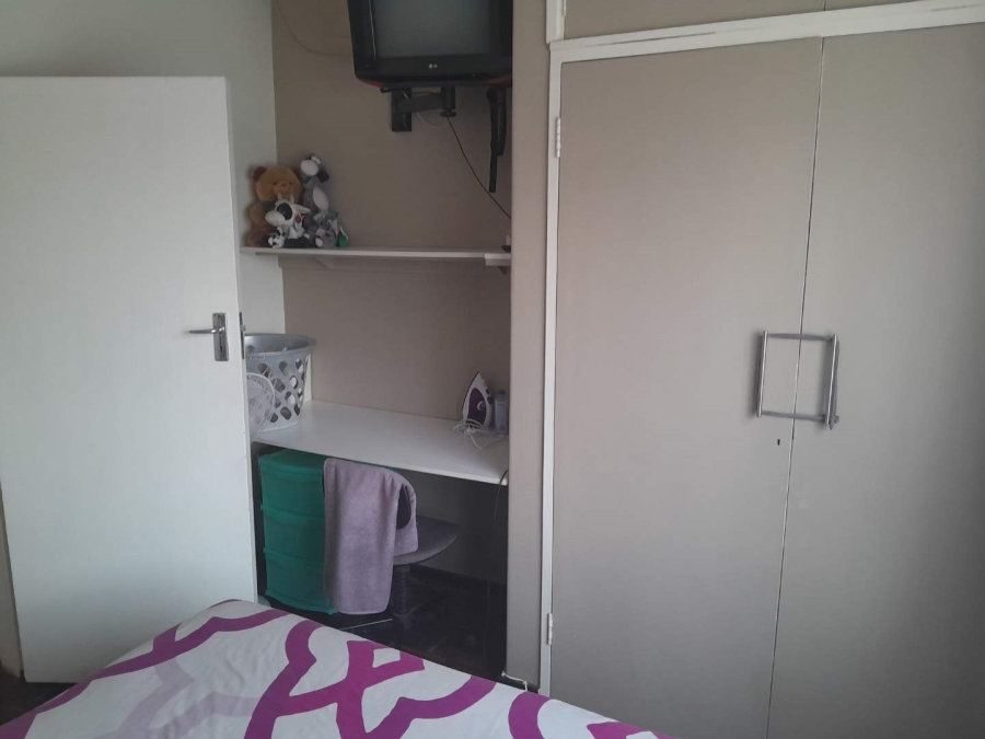 4 Bedroom Property for Sale in Linmeyer Gauteng