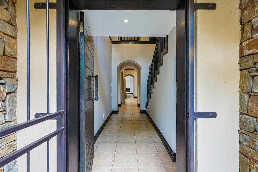 5 Bedroom Property for Sale in Waterkloof Ridge Gauteng