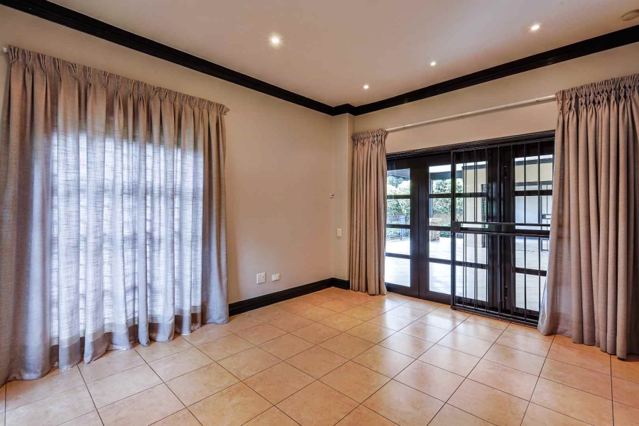 5 Bedroom Property for Sale in Waterkloof Ridge Gauteng