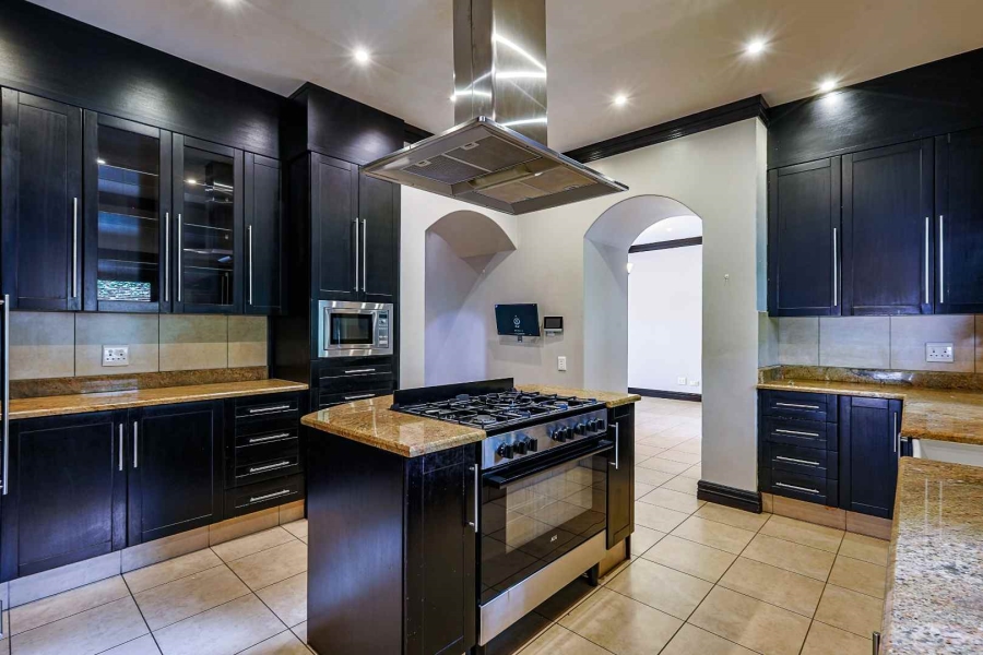 5 Bedroom Property for Sale in Waterkloof Ridge Gauteng