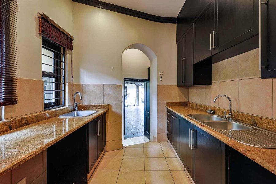 5 Bedroom Property for Sale in Waterkloof Ridge Gauteng