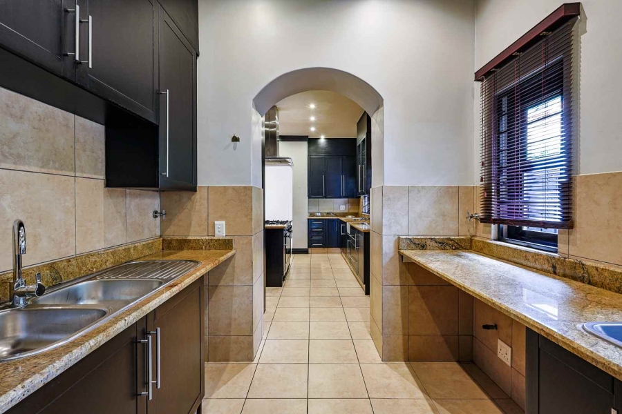 5 Bedroom Property for Sale in Waterkloof Ridge Gauteng