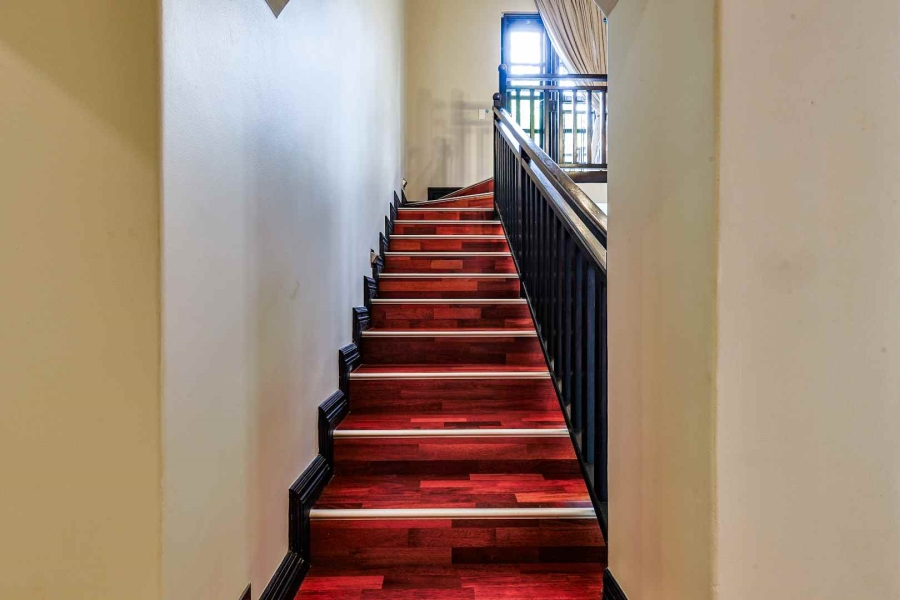 5 Bedroom Property for Sale in Waterkloof Ridge Gauteng